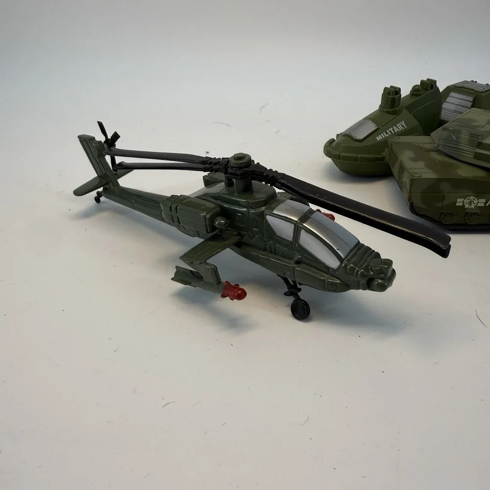Maisto AH-64 Apache‎ Helicopter Diecast Model 7in United States Army Green Tank